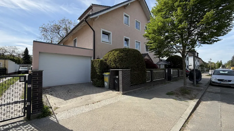 von Privat Großzügige 4-Zimmer-Whg. mit Garten und Garage — photo 1